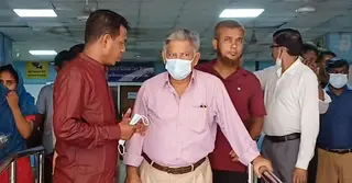 নুরের শারীরিক অবস্থার খোঁজ নিতে ঢামেকে নৌপরিবহন উপদেষ্টা